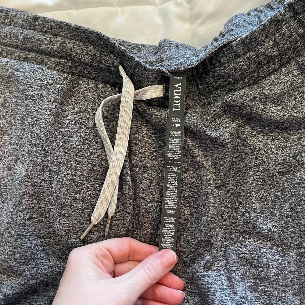 Vuori shorts, size L, gray